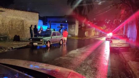 O corpo sem vida de uma mulher foi encontrado na esquina das ruas São Borja e Dom Pedrito, no bairro Nova Vista, região Leste de BH