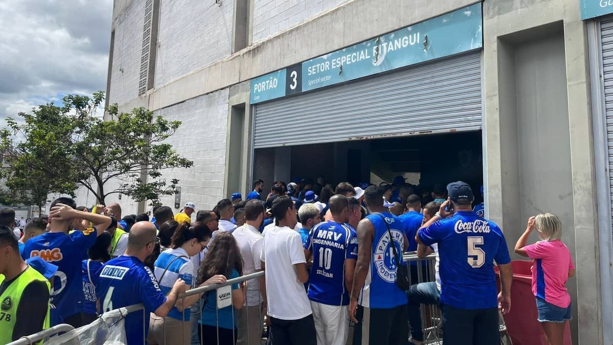 Torcedor enfrenta fila, mas acesso ao Independência tem bom fluxo antes de jogo do Cruzeiro  