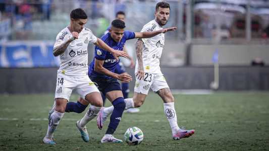 O Cruzeiro venceu o Santos por 2 a 1 no primeiro turno do Campeonato Brasileiro