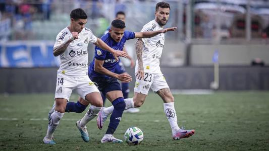 O Cruzeiro venceu o Santos por 2 a 1 no primeiro turno do Campeonato Brasileiro