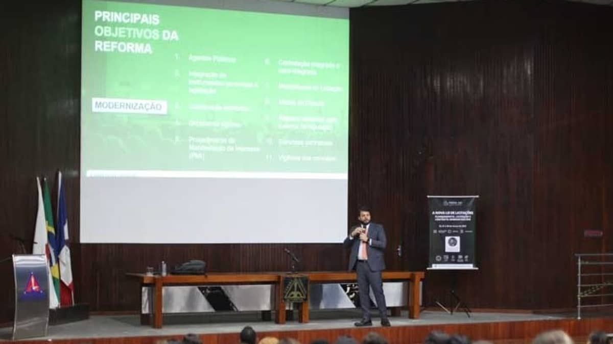 Prefeitura capacita servidores sobre nova lei de licitações públicas e contratações em Timóteo