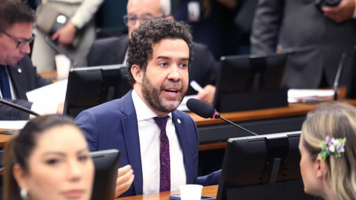 CPMI de 8 de janeiro: Sem vaga pelo partido, Janones faz campanha por indicação
