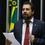 Boulos ironiza pedidos de Pix a Bolsonaro e defende doações a padre Júlio