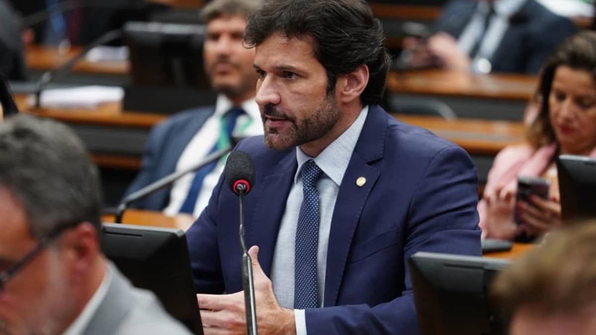 Deputado mineiro é condenado a pagar R$ 50 mil a Felipe Neto
