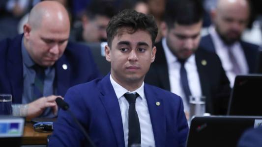 O deputado federal Nikolas Ferreira (PL-MG) classificou o relatório da senadora Eliziane Gama (PSD-MA) como 'água de salsicha'
