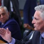 Rogério Correia vai pedir ao STF e à CPMI a retenção do passaporte de Bolsonaro