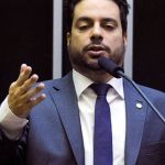 Deputados do PL batem boca no WhatsApp após votação da reforma tributária