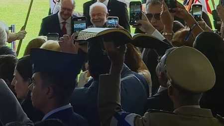 O deputado pastor Isidoro (Avante) é conhecido por ter um comortamento incomum em Brasília