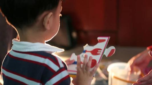 O diagnóstico precoce de autismo, ainda na infância, é essencial para que a criança inicie as terapias adequadas