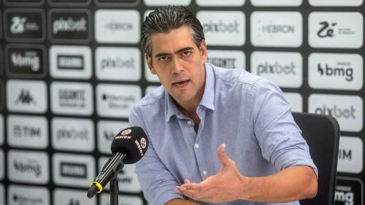 O diretor de futebol do Vasco, Paulo Bracks, em entrevista no CT Moacyr Barbosa