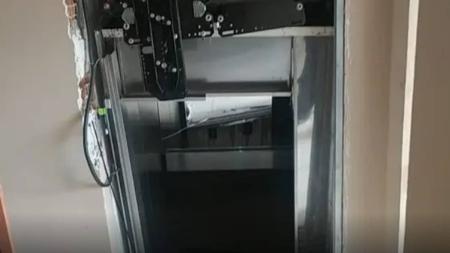 O elevador transportava 4 pessoas no momento da queda, e três ficaram feridas