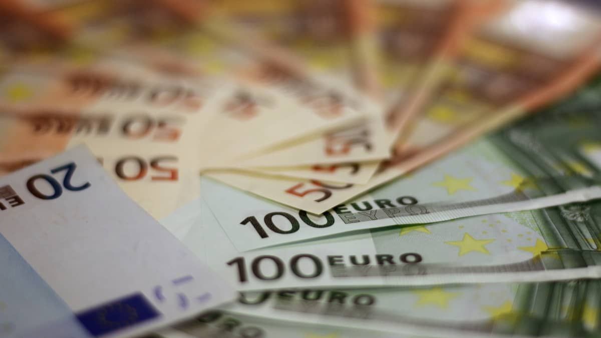 Empresa paga salário 367 vezes maior para ex-funcionário, que se recusa a devolver valor