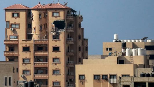 O escritório da AFP na Faixa de Gaza, um território bombardeado incessantemente pelo Exército israelense, ficou seriamente danificado por um ataque na quinta-feira