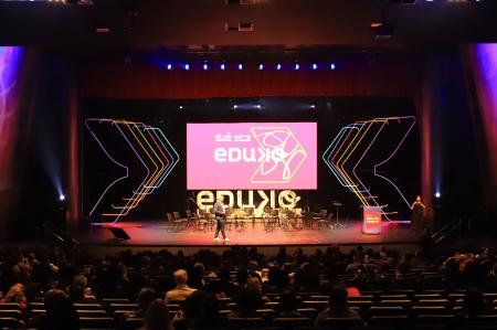 Palco do Congresso Eduko durante evento