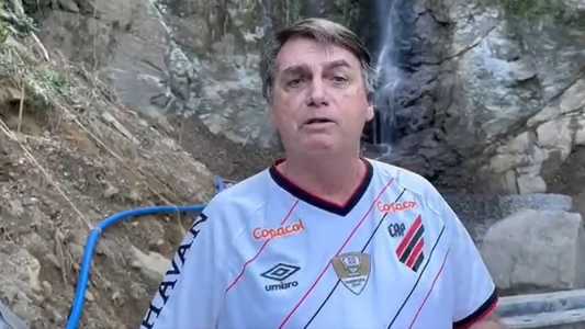 O ex-presidente Jair Bolsonaro na rodovia Rio-Santos