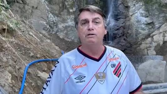 O ex-presidente Jair Bolsonaro na rodovia Rio-Santos