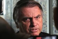 Bolsonaro tem crise de soluço e relata dores no ombro, aponta boletim médico
