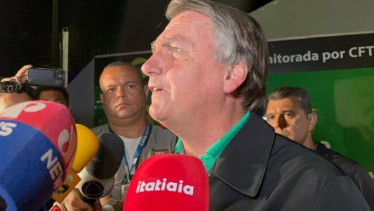 O ex-presidente Jair Bolsonaro desembarca em Brasília após passagem por Belo Horizonte