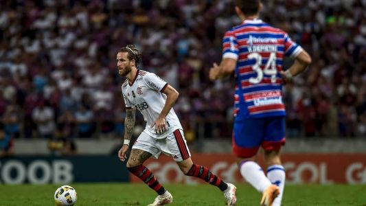 O Flamengo, de Léo Pereira, recebe o Fortaleza neste sábado, no Maracanã