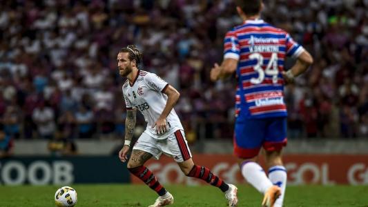 O Flamengo, de Léo Pereira, recebe o Fortaleza neste sábado, no Maracanã