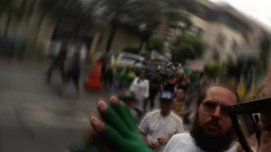 O fotógrafo foi agredido fisicamente por pessoas que manifestavam na Avenida Raja Gabaglia