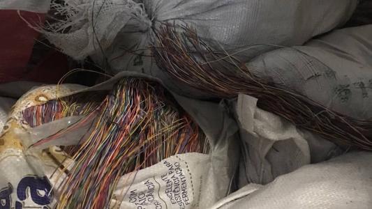 O galpão era usado como ponto de venda ilegal de fios de cobre