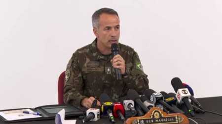 O general de Brigada, Maurício Vieira Gama.