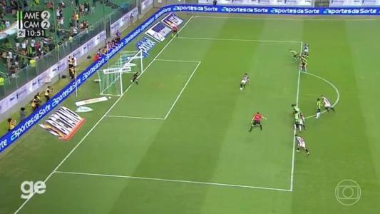 O goleiro Matheus Cavichioli defendeu a cobrança do atacante Hulk