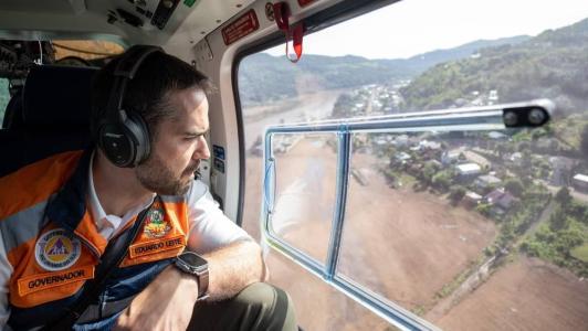 O governador do RS, Eduardo Leite (PSDB), confirmou a última morte hoje (21)