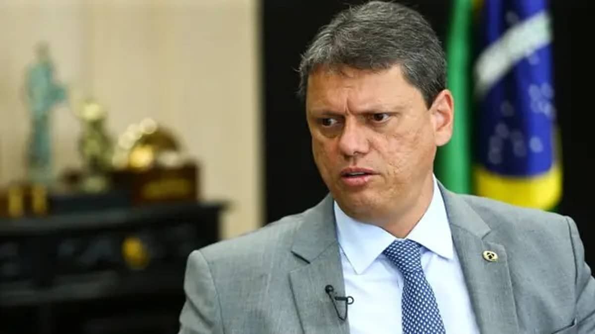 Tarcísio de Freitas passa por cirurgia e cancela participação em solenidade