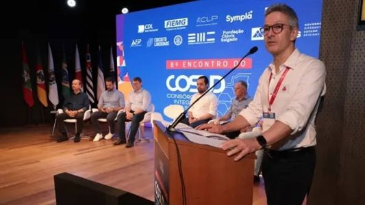 O governador Romeu Zema (Novo) discursa no encontro do Cosud realizado no mês de junho em Belo Horizonte