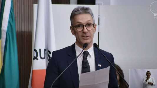 O governador Romeu Zema (Novo) participou de evento no TRE na noite desta quinta-feira (15)