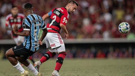 O gramado do Maracanã foi criticado após a partida de Flamengo e Grêmio
