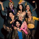 Grupo Galpão estreia nova peça 'Cabaré Coragem'; saiba mais sobre a trupe teatral de BH 