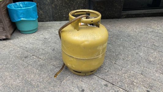 O homem ameaçou explodir a casa com a esposa e os filhos dentro