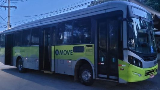 O homem aproveitou que o ônibus estava estacionado com as chaves na ignição e deu partida
