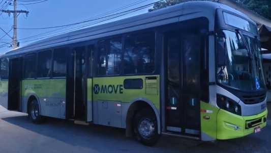 O homem aproveitou que o ônibus estava estacionado com as chaves na ignição e deu partida