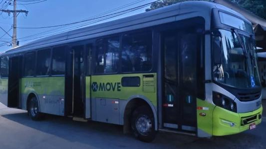 O homem aproveitou que o ônibus estava estacionado com as chaves na ignição e deu partida
