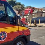 Caminhão desgovernado atropela homem, atinge casa e destrói imóvel em Minas