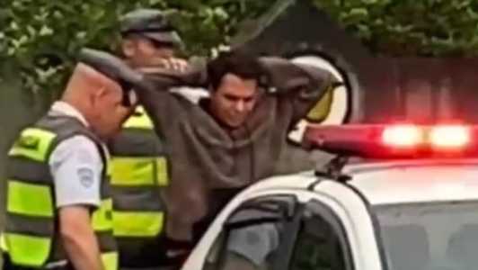 O homem de 41 anos foi preso em flagrante por assediar duas mulheres em um ônibus de viagem