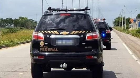 O homem deve responder por homicídio qualificado