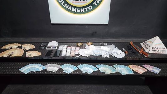 O homem e os materiais foram levados para a delegacia de plantão da Polícia Civil