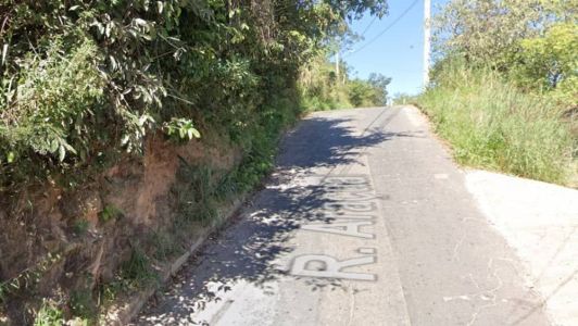 o homem foi encontrado na rua Araçuaí, altura do número, no bairro Redenção, em Ibirité