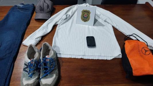 O homem foi identificado por imagens do sistema interno de segurança