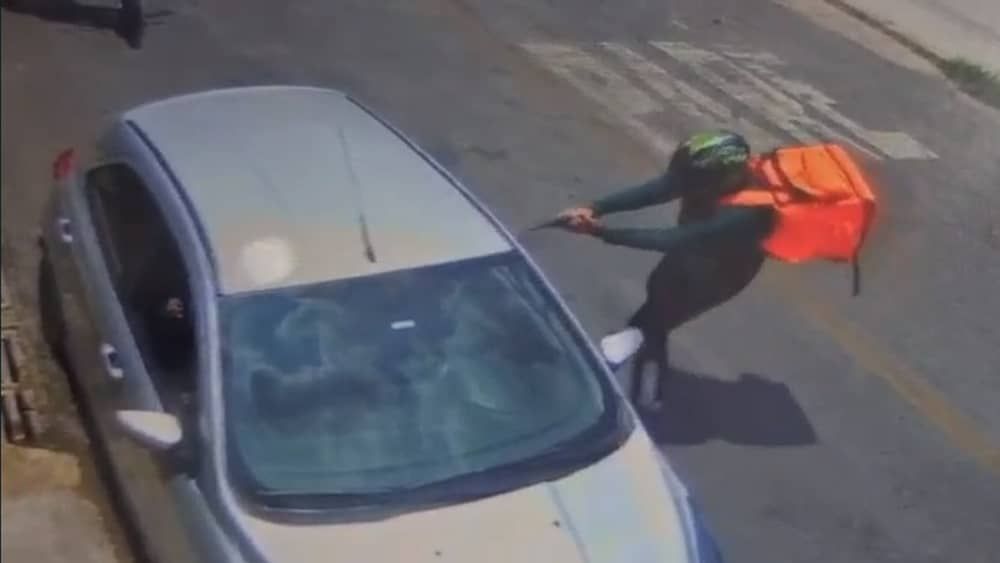 Vídeo: arma falha no momento que suspeito tenta matar homem por dívida