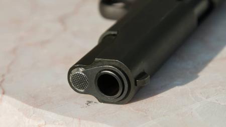 O homem fugiu do local do crime mas foi encontrado pelos policiais