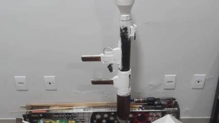 O homem não estava em casa quando a polícia apreendeu o material