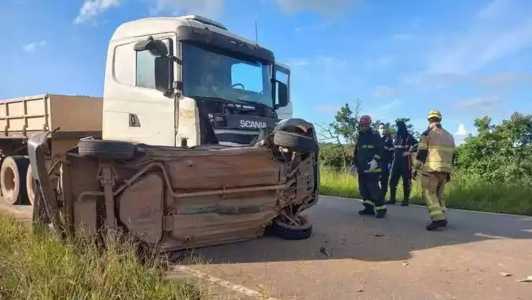 O homem não resistiu aos ferimentos e morreu no local
