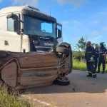 Homem bate de frente com carreta e morre na MGC-332, em Minas