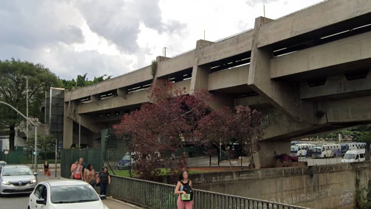 Mulher é presa suspeita de empurrar namorado de viaduto de 15 metros de altura em São Paulo